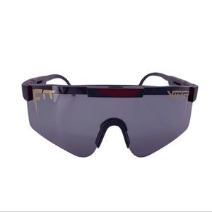 Fit Viper Sunglasses in Sleek Grey - Elevate Your Look!‎